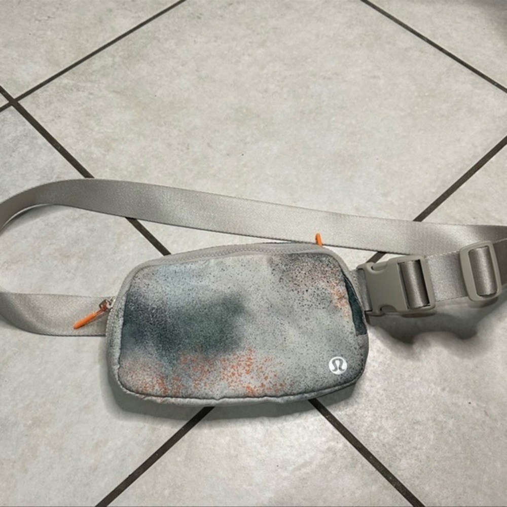 Lululemon Everywhere Belt Bag Spray Camo‎